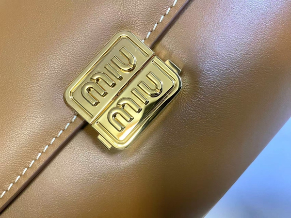 スーパーコピーブランドバッグ内部構造